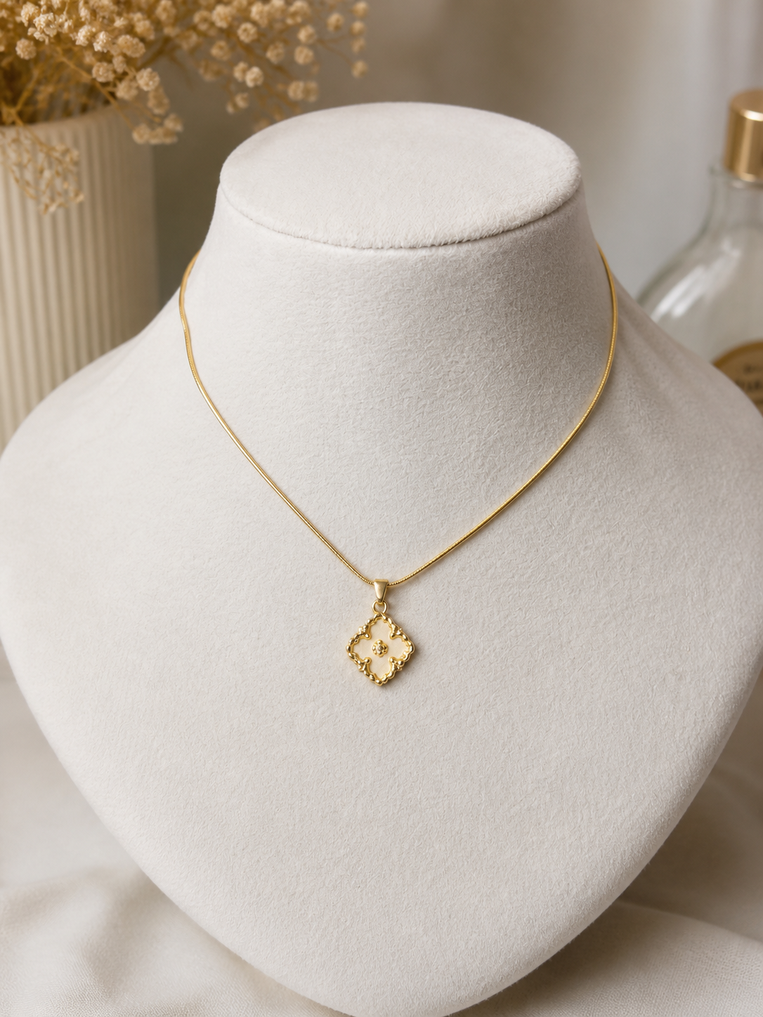 White Flower Pendant Necklace
