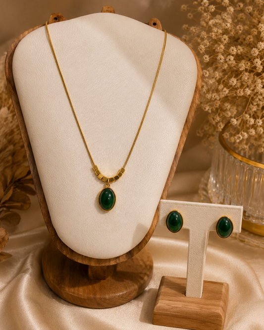 Emerald Elegance Necklace & Stud Earrings Set